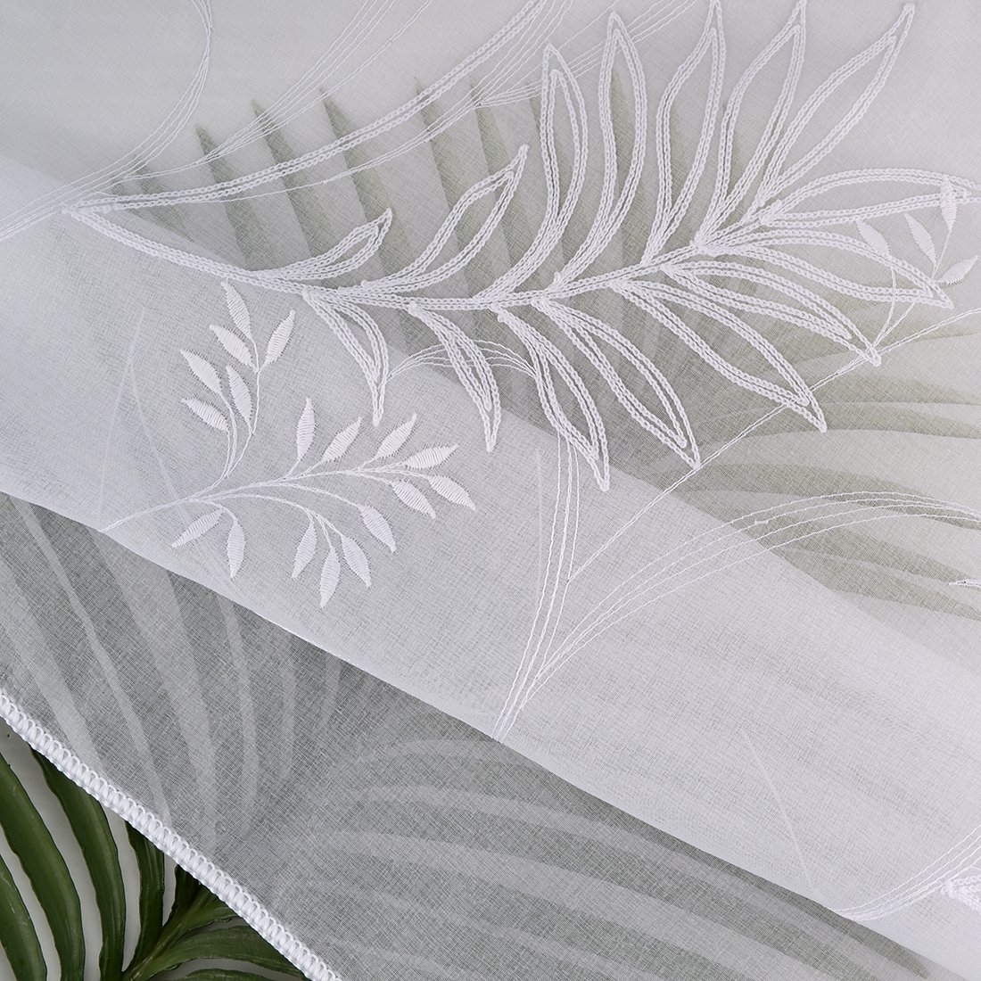 Tissu voilage base brodée Bellezza