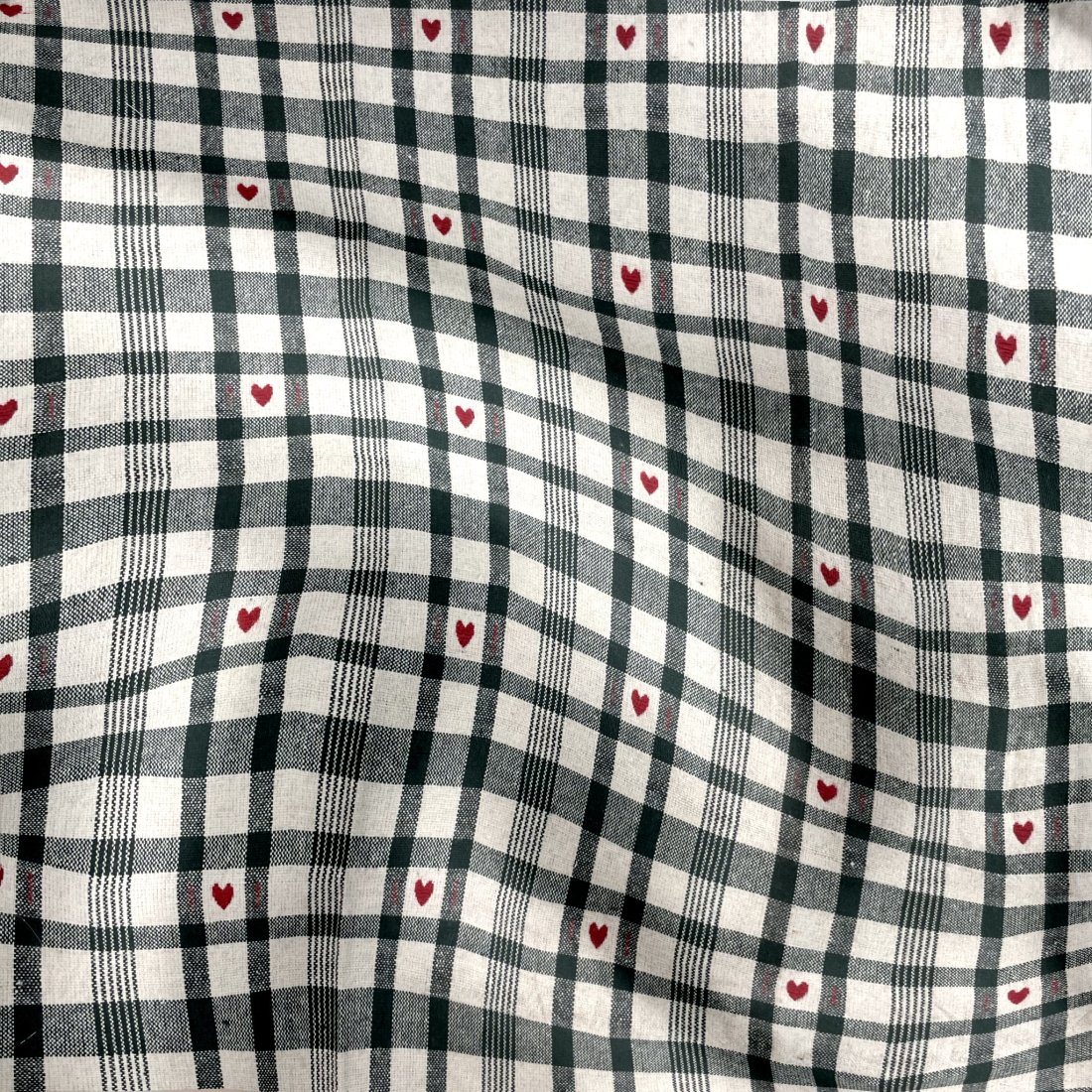 Tissé teint motif tartan vert et petit coeur rouge
