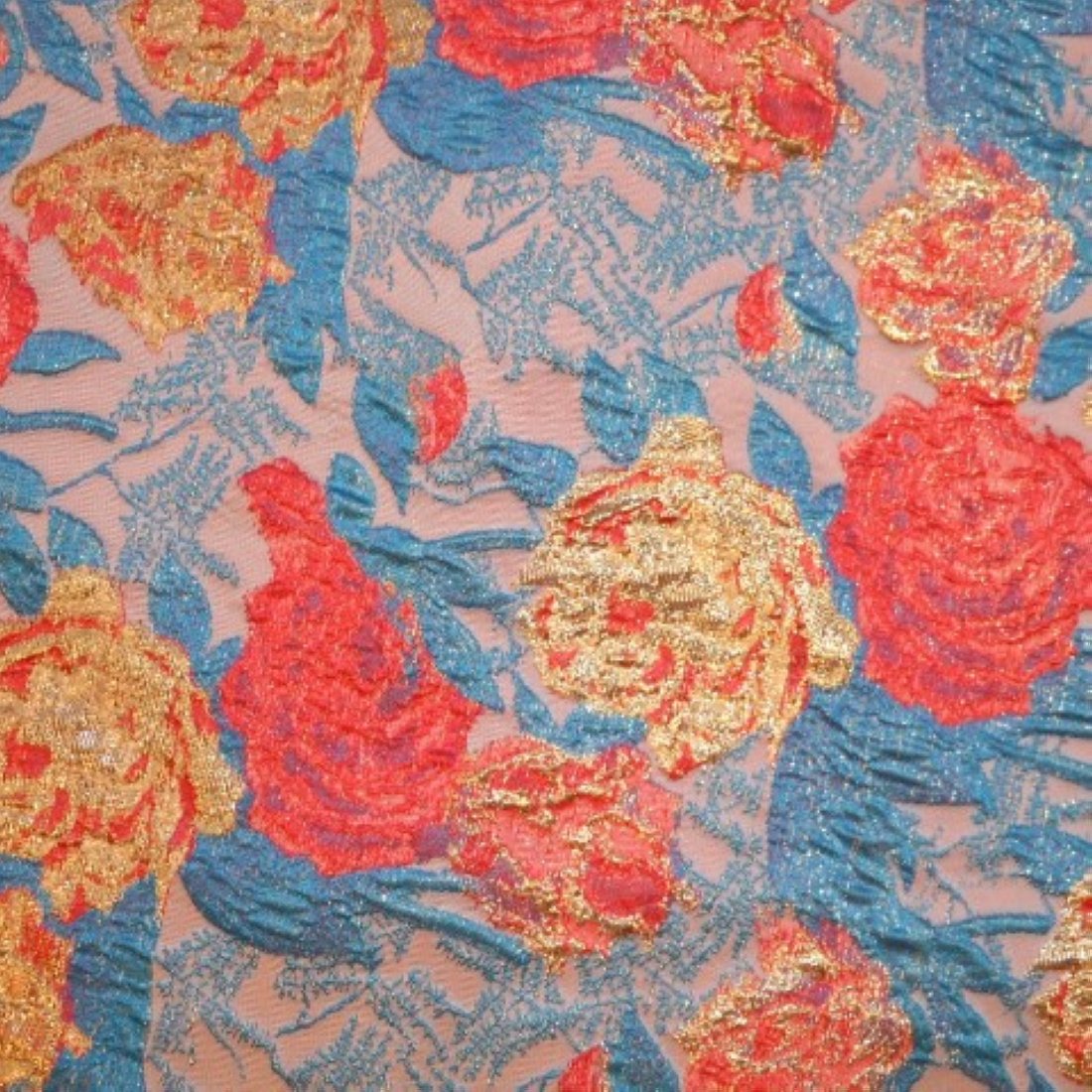 Tissu jacquard motifs roses XL fil lurex doré