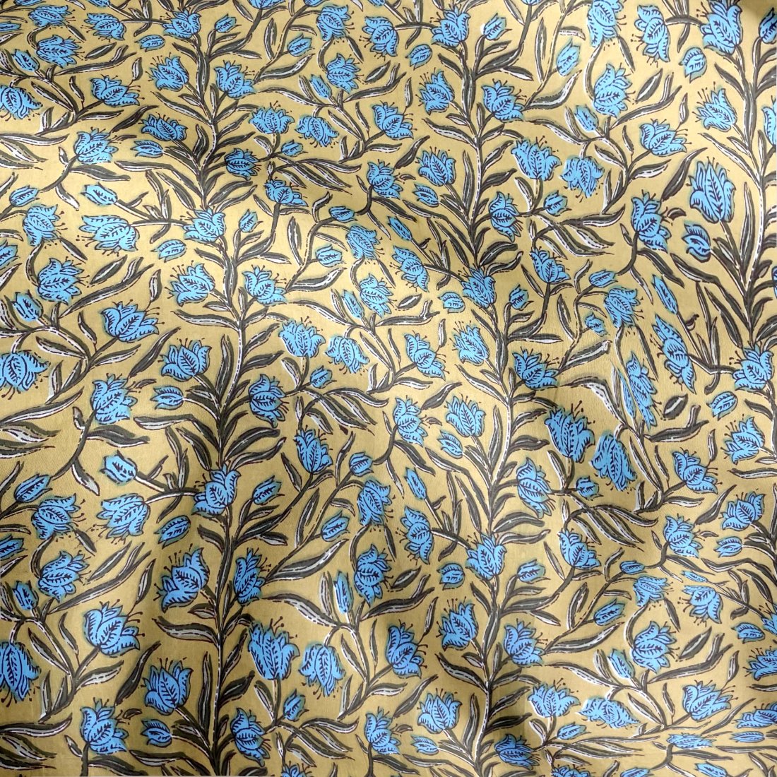 Tissu voile de coton imprimé fleur indienne multi bleu