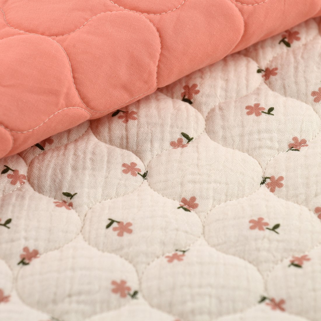 Tissu matelassé marguerite rose écru