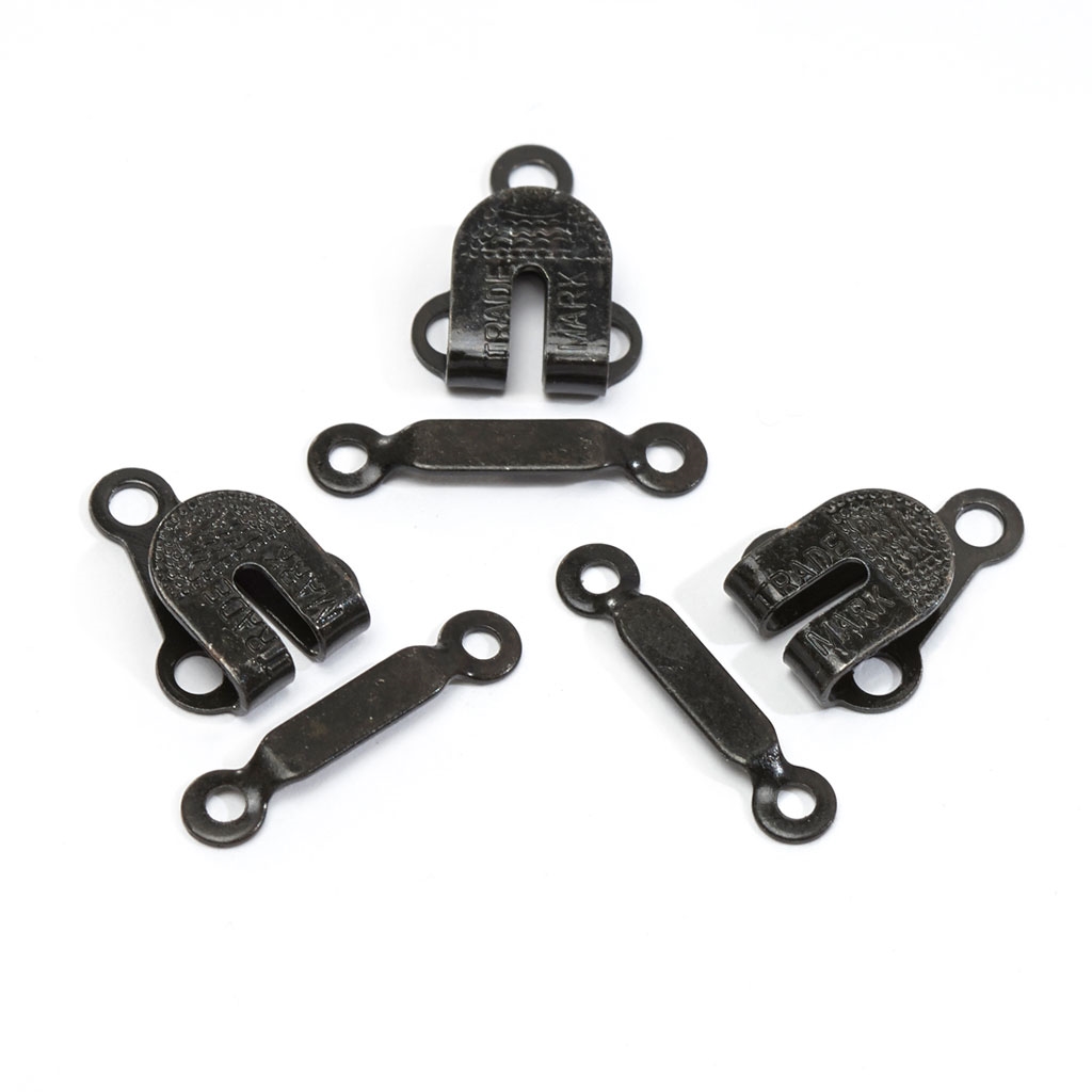 Agrafes noires pour pantalons