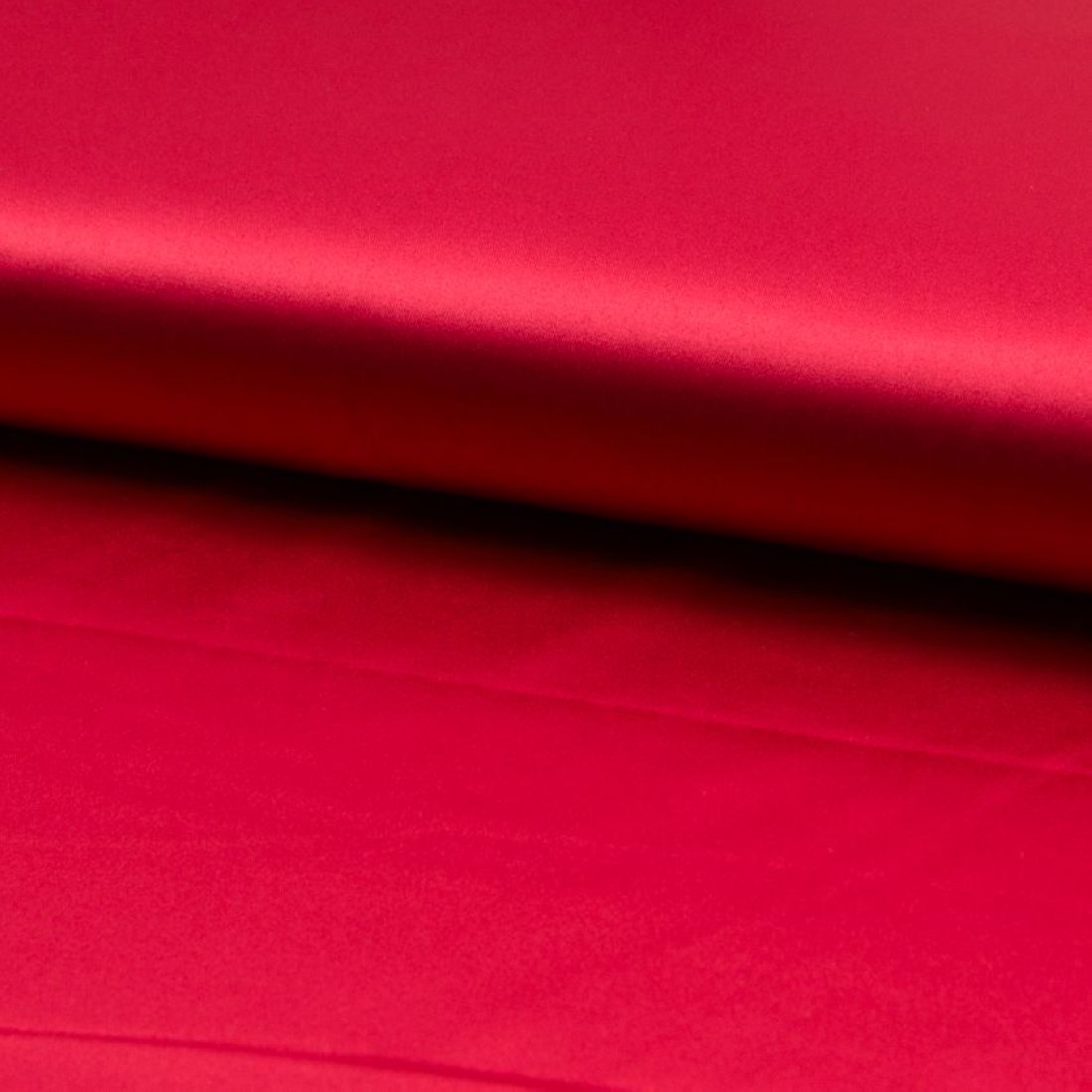 Tissu satin pour pyjama uni extensible rouge