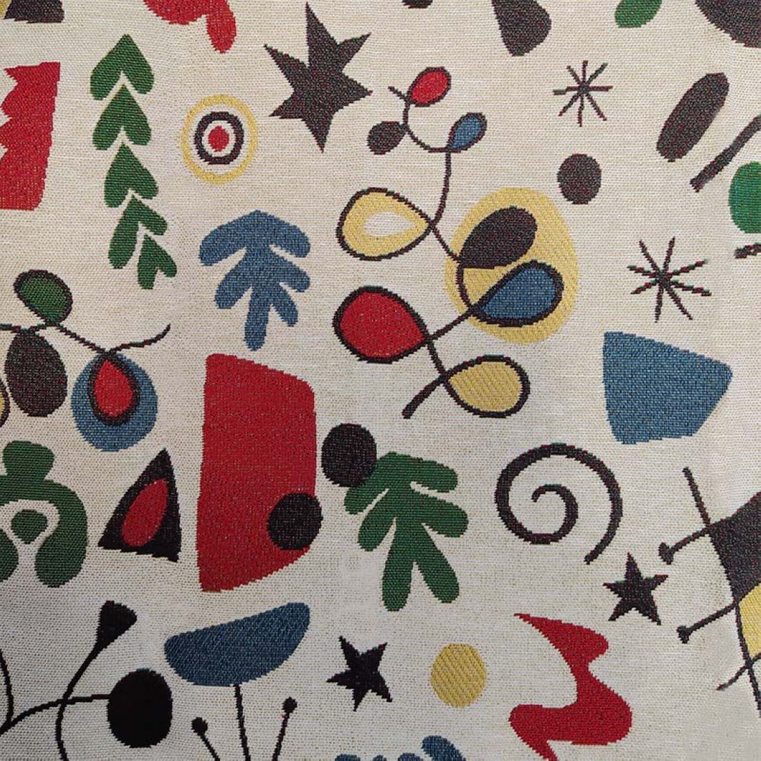Jacquard aux formes abstraites et minimaliste multico sur fond naturel