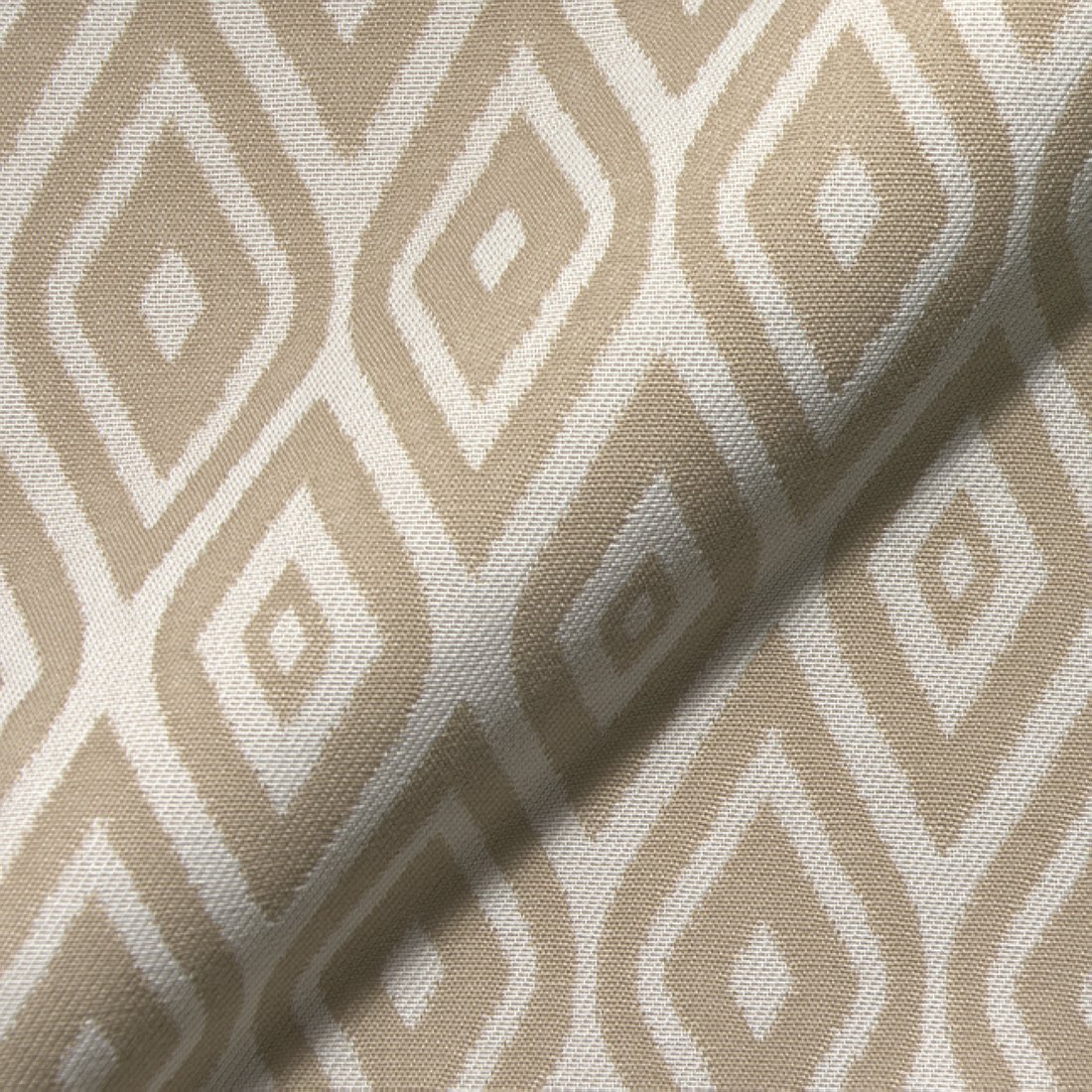 Toile outdoor jacquard réversible outdoor ikat losange beige et blanc