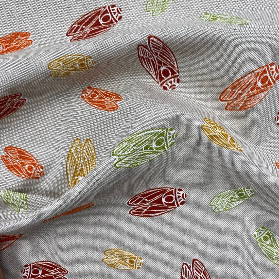 Tissu bachette linenlook enduit imprimé cigale