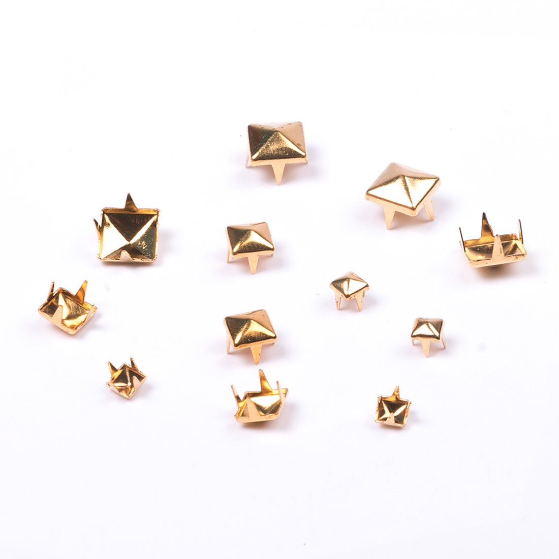 Clous à griffes carrés dorés