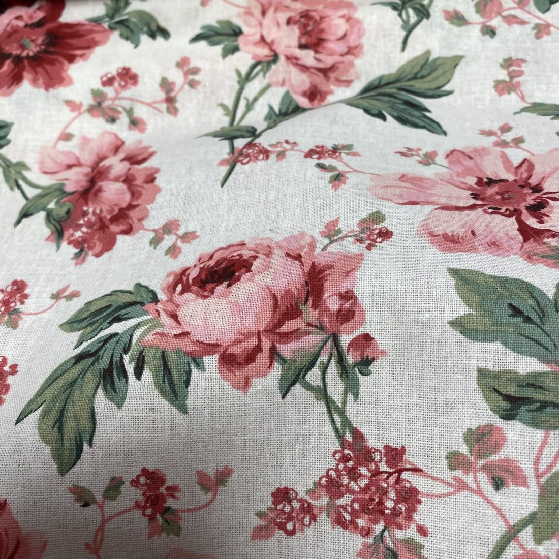 Tissu cretonne enduite fleur romantique