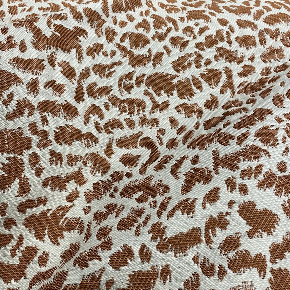 Tissu jacquard fleuri léopard terracotta grande largeur - Linder