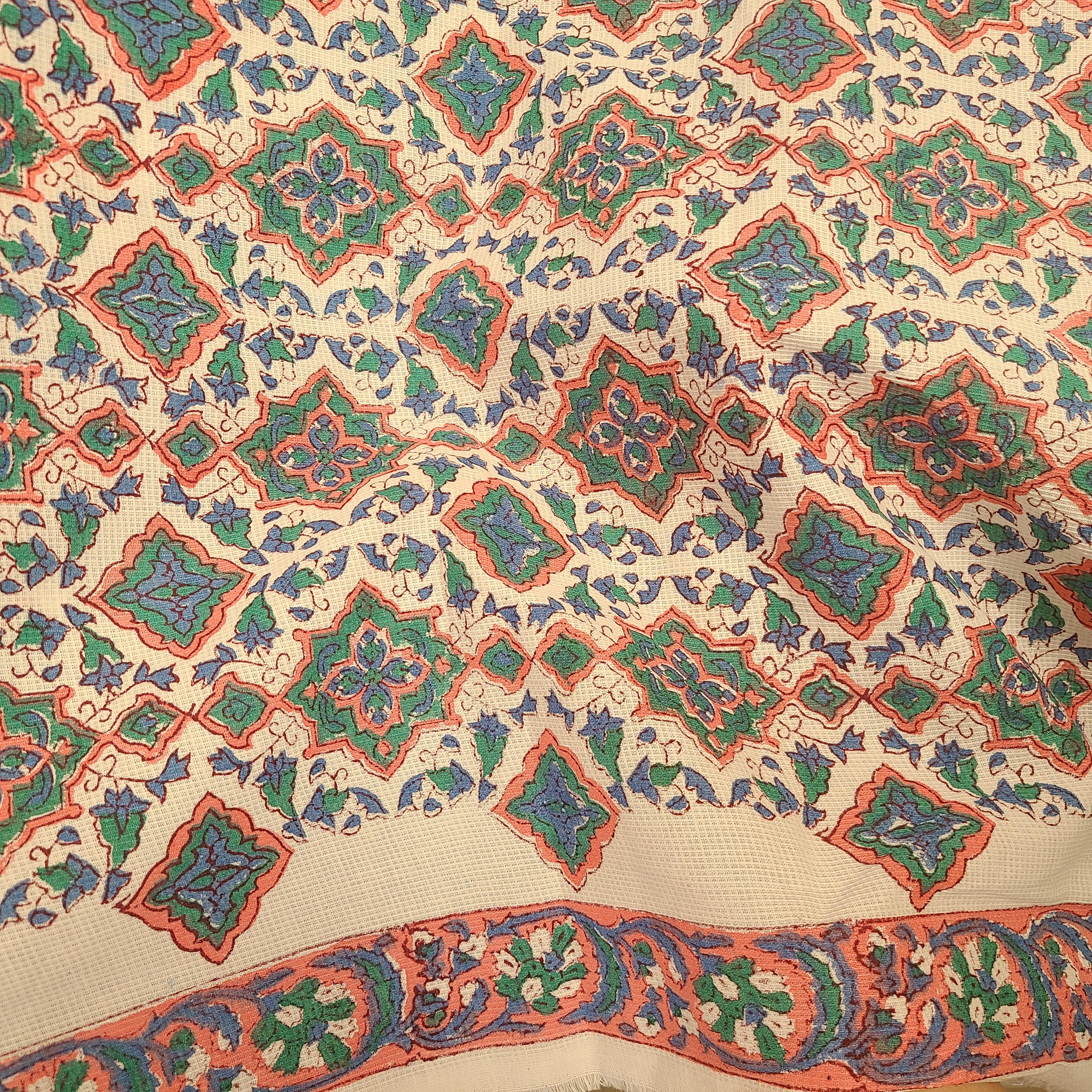 Tissu coton block print écru motifs géométrique vert rose - Origine Inde