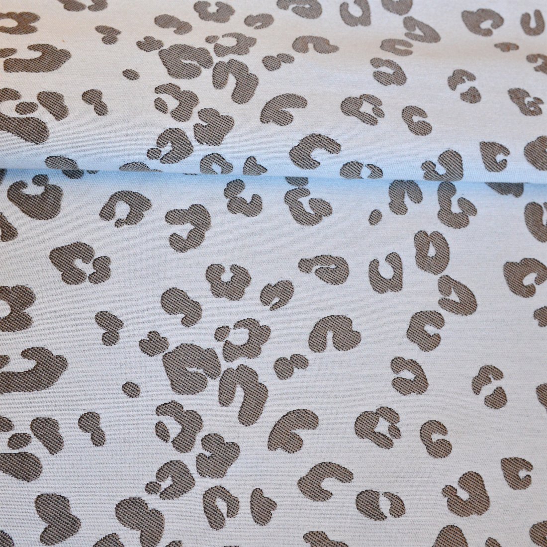 Tissu jacquard motif léopard écru