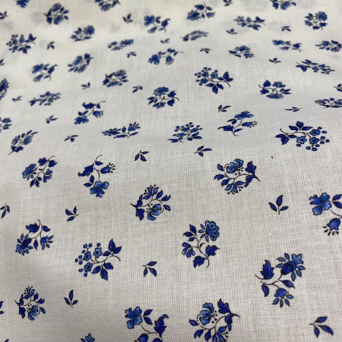 Tissu cretonne enduite petit floral
