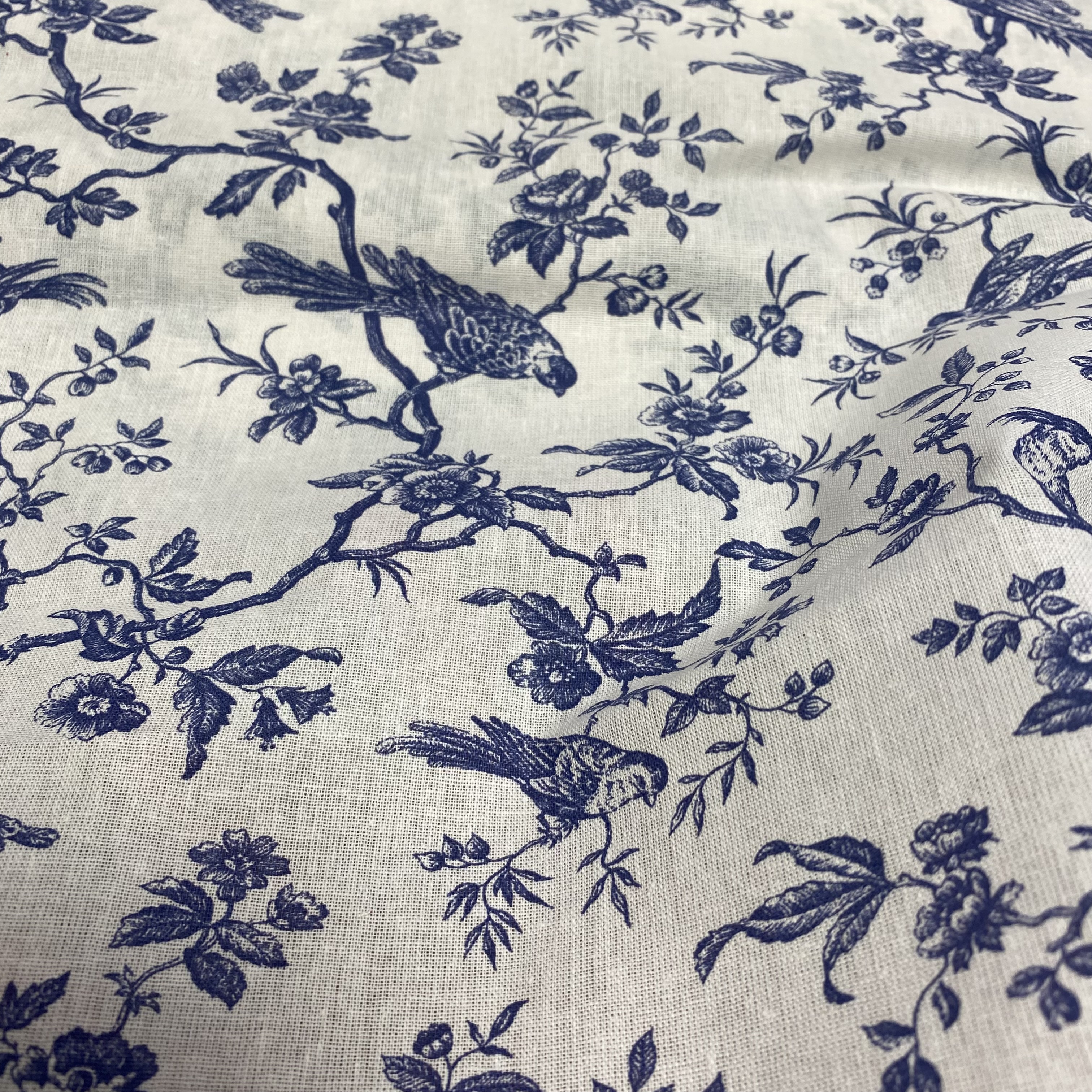 Tissu cretonne mésanges effet toile de jouy