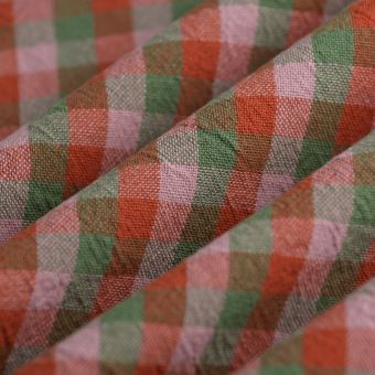 Tissu tissé teint crinkle vichy rose rouge vert 
