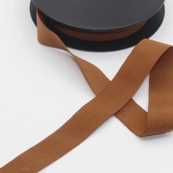 Biais elastique doux ultra fin marron 20 mm