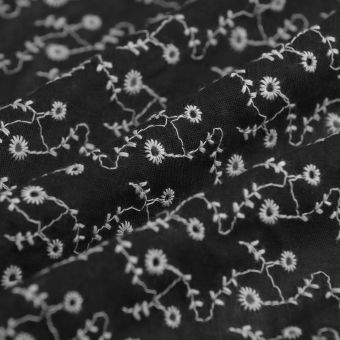 Tissu broderie florale écru noir