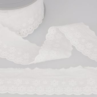 Ruban broderie anglaise fleurettes blanc 47mm