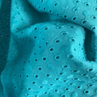 Tissu popeline coton à broderie farandole de fleurs bleu