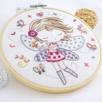 Kit broderie Quand Salomé joue à la fée - Un chat dans l'aiguille