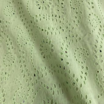Tissu popeline coton brodé farandole de fleurs vert clair