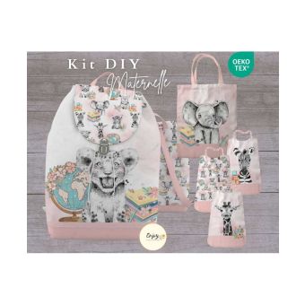 Kit couture maternelle Lion Savane Rose – Sac à dos, bavoirs et sac à coudre