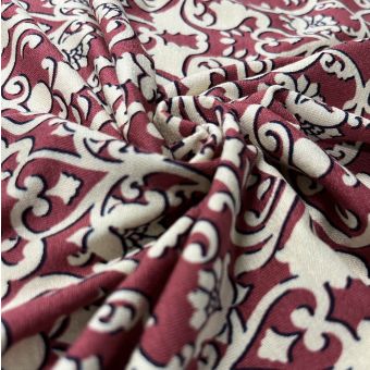 Tissu jersey de viscose arabesque écru rouge