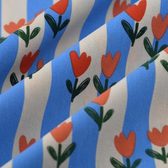 Tissu cretonne tulipe fond rayé bleu et blanc