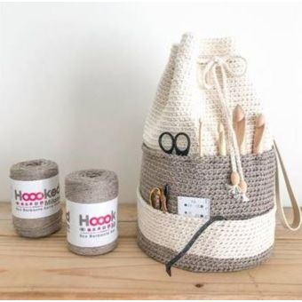 Kit crochet - Sac tricot Jonkoping écru et taupe - Hoooked