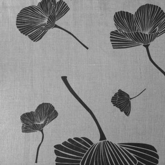 Tissu voile de lin fleurs noires 