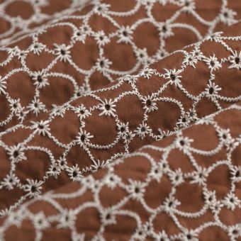 Tissu broderie Anglaise grand pétale écru terracotta