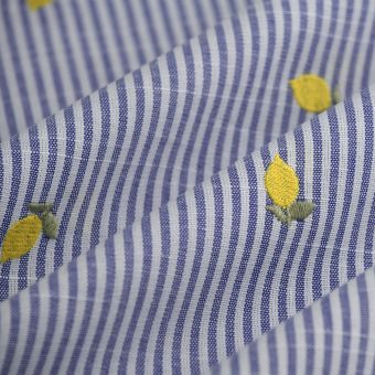 Tissu toile polyester viscose rayure bleu blanc brodé citron
