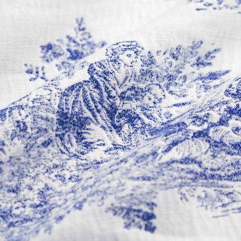 Tissu jacquard toile de jouy effet froissé blanc et bleu