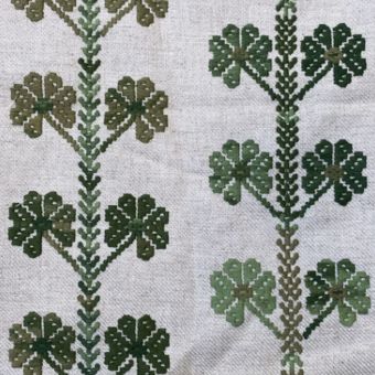 Toile Brodée fleurie, Trèfles coloris Vert sur Fond Texturé, Rideaux, Sièges et Déco