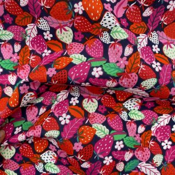 Tissu cretonne enduit imprimé fraises des bois rose