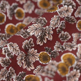 Tissu sergé de coton couronnes de fleurs lie de vin