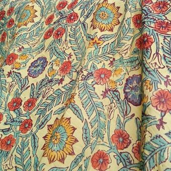 Tissu indien BL-372 en voile de coton fleuri fond jaune pâle (laize 110 cm)