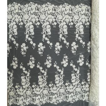 Dentelle Florale rebrodée perles et sequins coloris Ivoire
