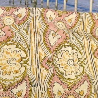 Tissu indien BL-382 en voile de coton fleuri beige rose (laize 110 cm)