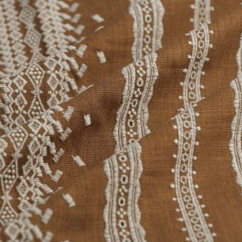 Tissu toile viscose lin broderie écru caramel