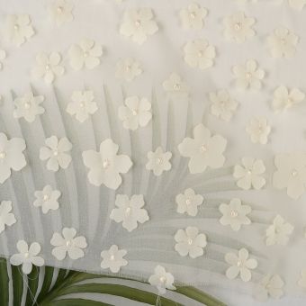 Tissu voile fleur relief brodé écru