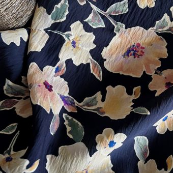 Tissu satin de viscose Camélia noir - My Dress Made