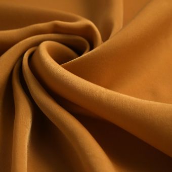 Tissu satin polyester marbré recyclé miel