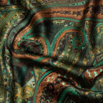 Tissu satin de soie vert imprimé cachemire large fait en Italie