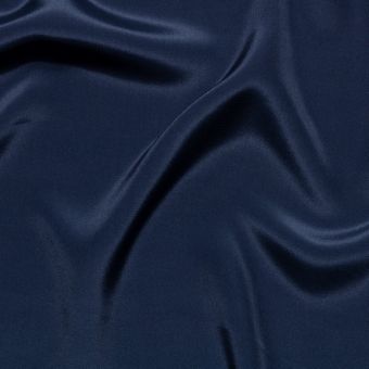 Tissu crêpe de soie bleu marine uni fait en Italie