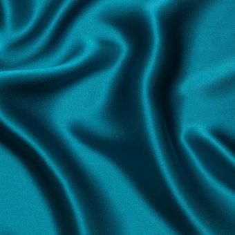 Tissu satin de soie bleu pétrole uni fait en Italie