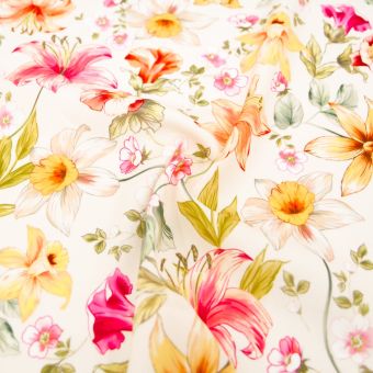 Tissu sergé polyester léger blanc imprimé floral rose jaune