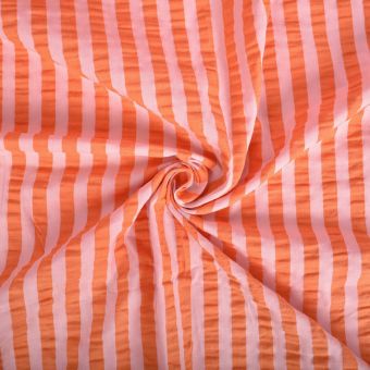 Tissu seersucker rayé bicolore rose et tangerine