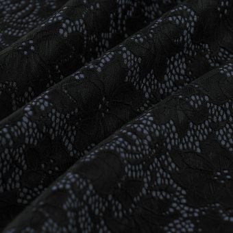 Tissu dentelle noir sur fond bleu