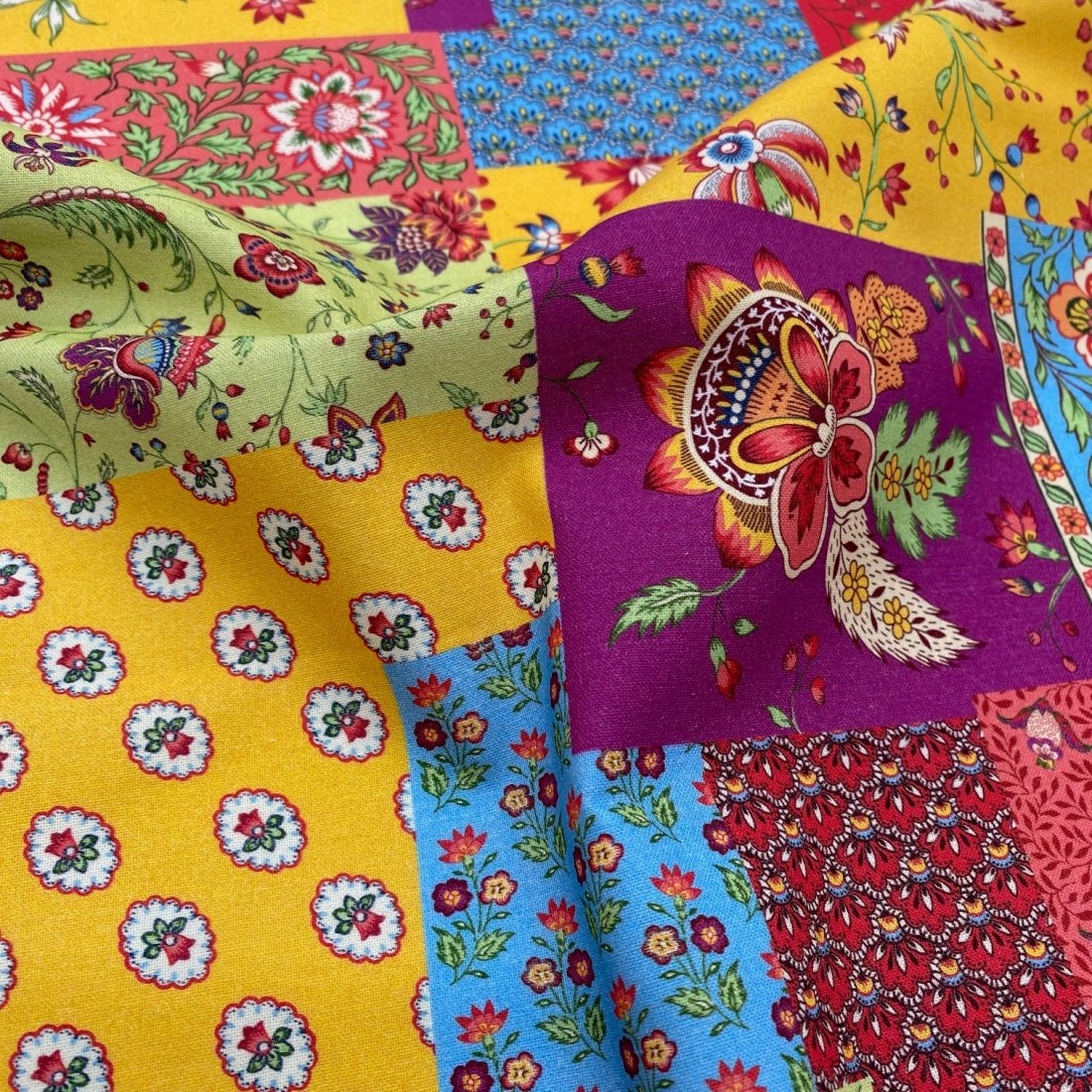 Tissu cretonne enduit imprimé patchwork provençal