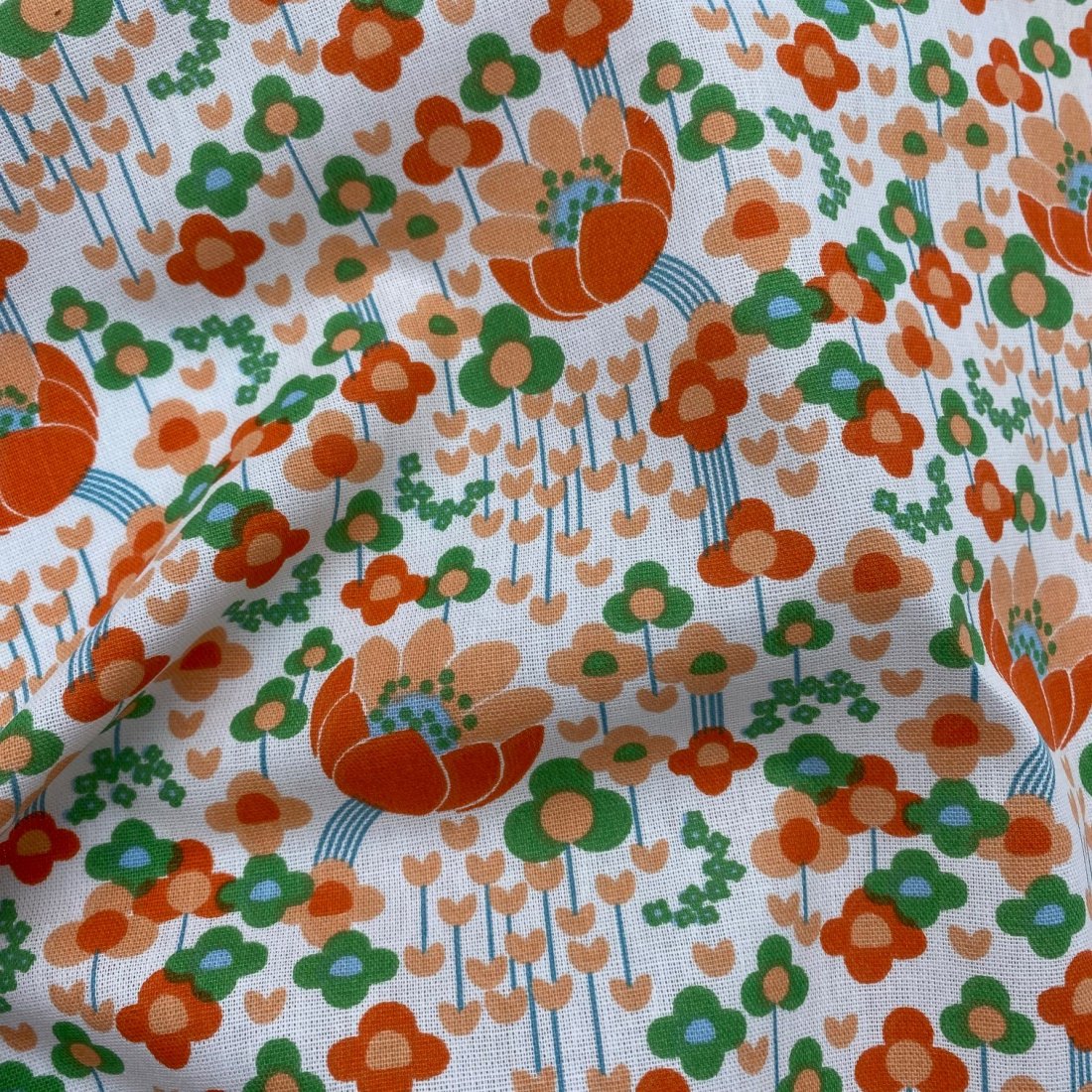 Tissu cretonne enduit imprimé fleurs à gogo rétro multico fond écru